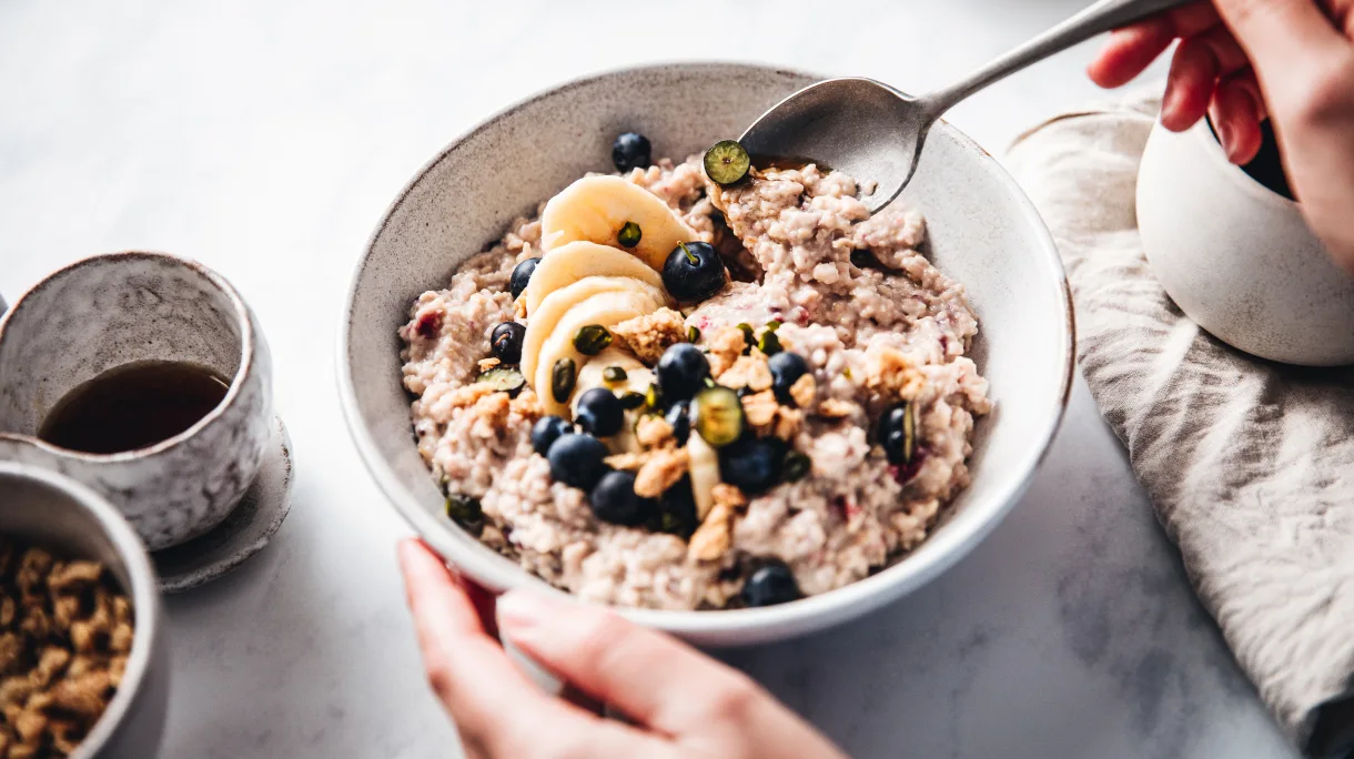 Porridge topped with blueberries for affordable nutrition.